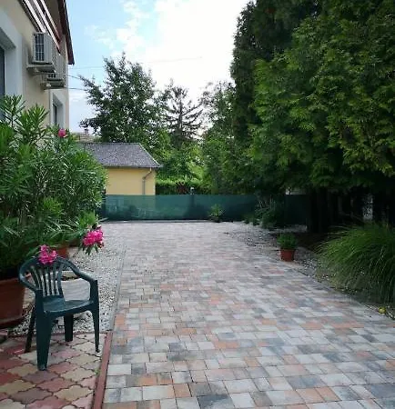 Balaton Apartmanhaz Homestay *