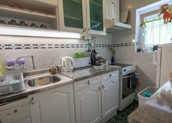 Balaton Apartmanhaz Gazde/Camere de închiriat *